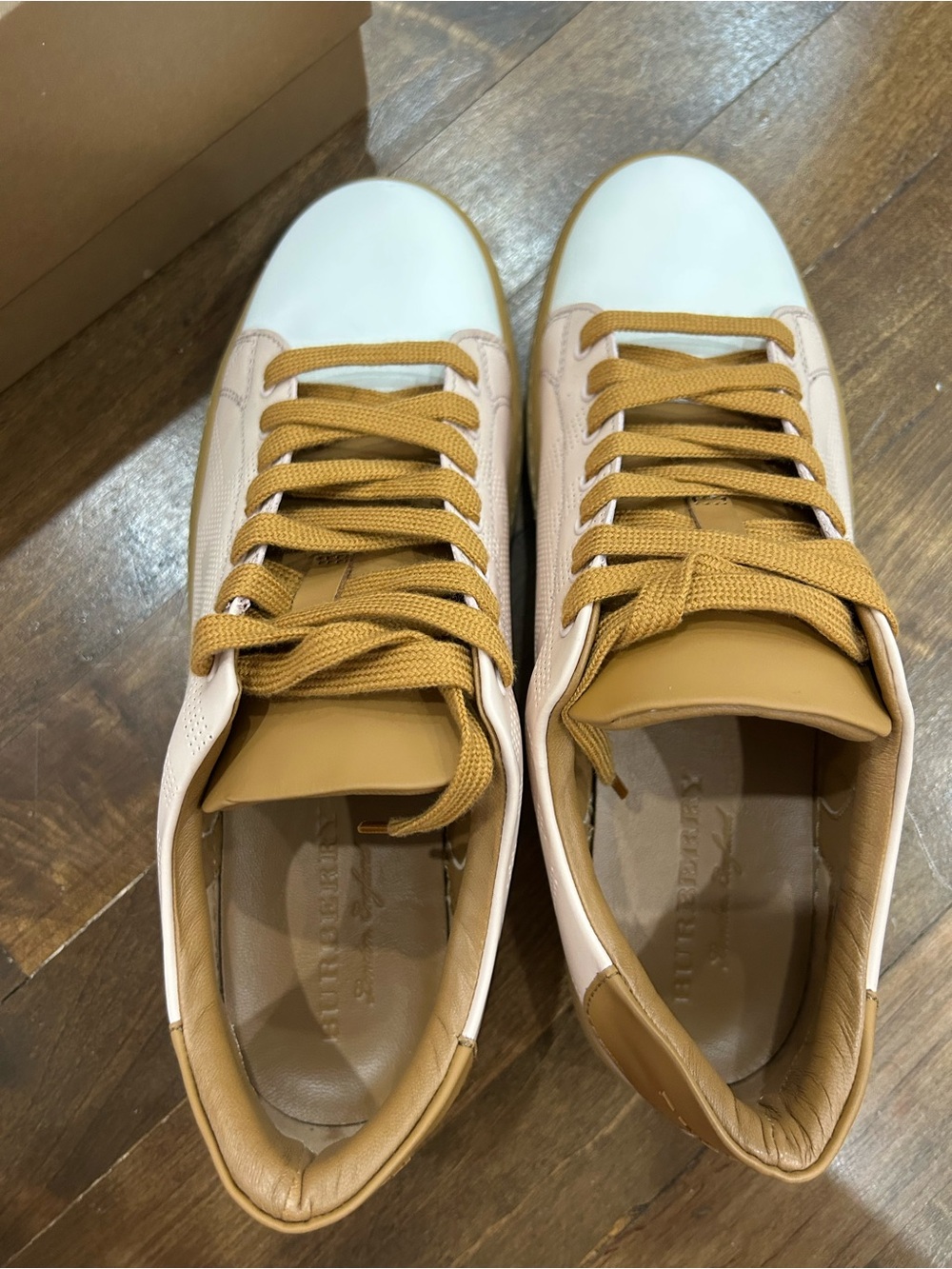 NEW IN BOX - Burberry leather sneakers size 9.5 (40.5) - Picture 5 of 10